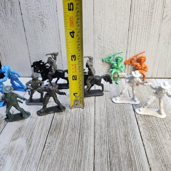 Vintage Mixed Cowboys and Horses Figures Toys Plastic - Lot Of 11 - Picture 3 of 3